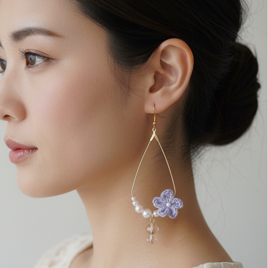 Boucles d'Oreilles Glycine portées de profil