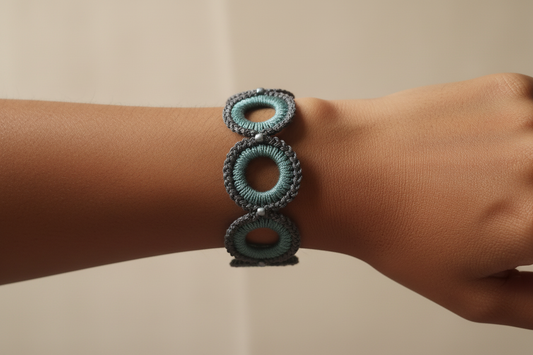 Bracelet Néréide porté - peau mate