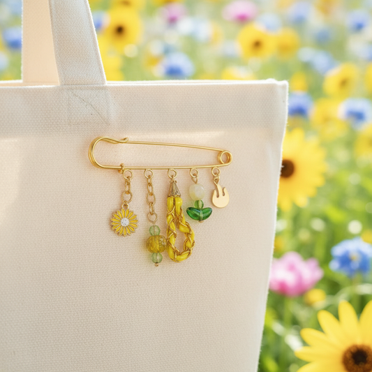 Broche sur tote bag - gros plan